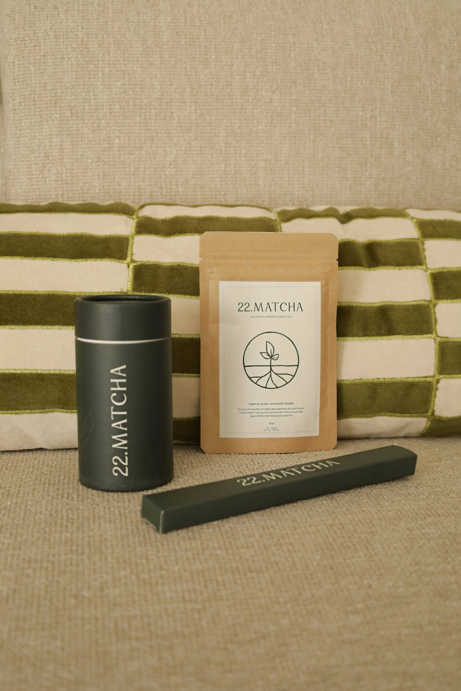 22.matcha op de bank met klopper en lepel