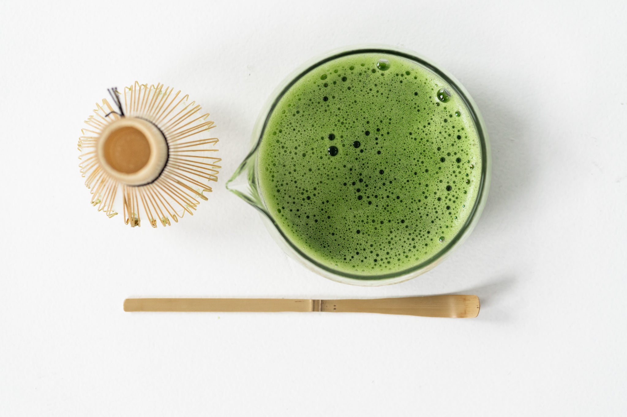22.Matcha matcha in een kom van boven gefotografeerd
