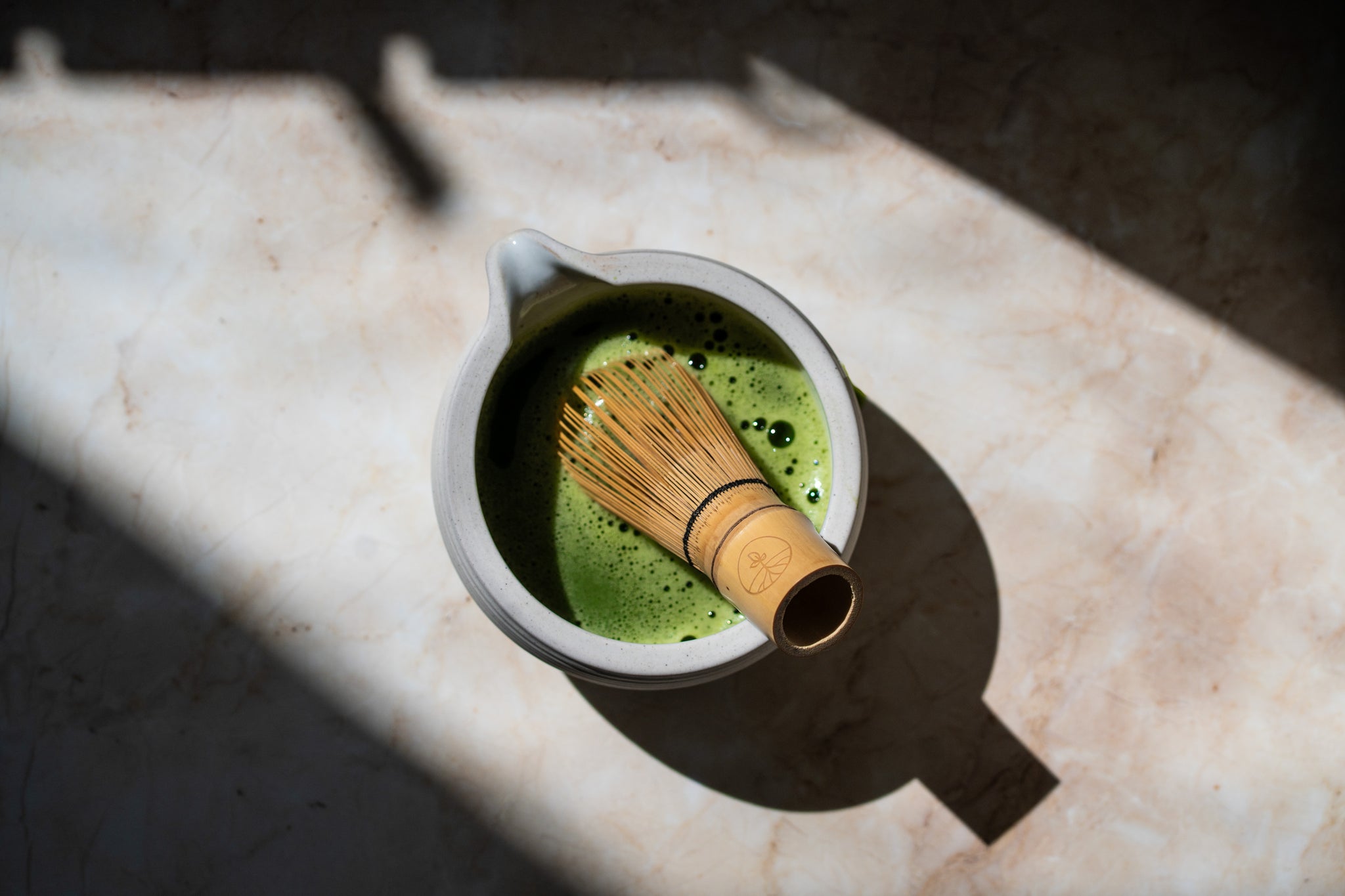 Matcha klopper en lepel